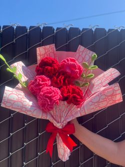 Crocheted flowers bouquet