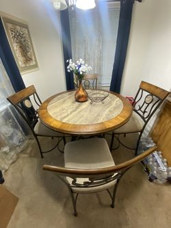 Round Dinning Room Table