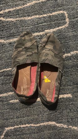 Toms 7.5 shoes