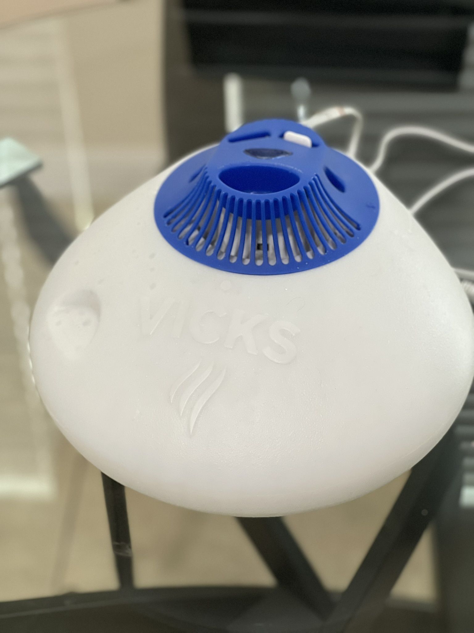 Vicks Warm Steam Vaporizer Humidifier, 600 sq ft, White, V150RYUPC