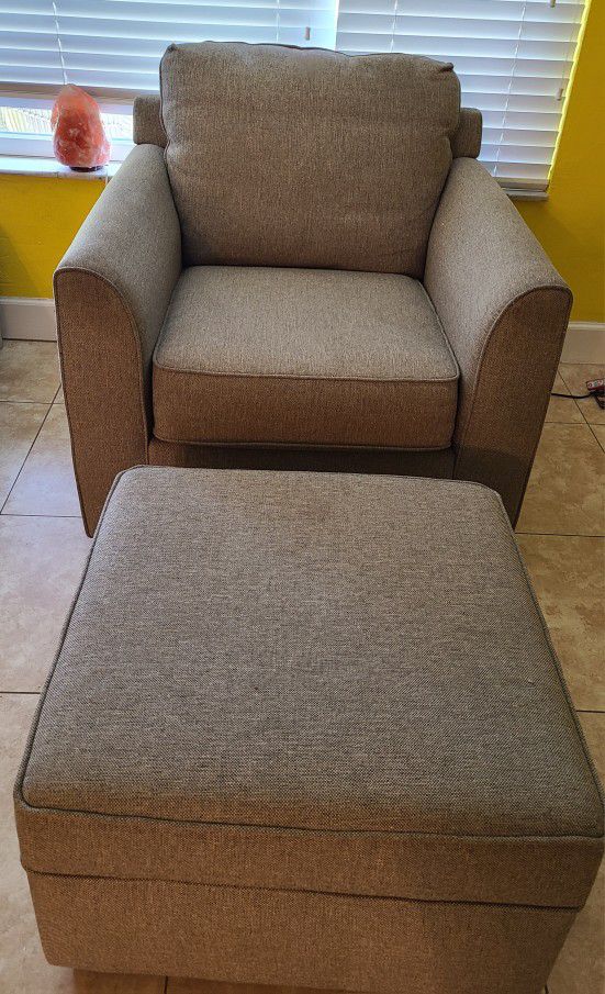 Arm Chair with Ottoman