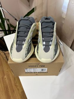 Yeezy 700 V3