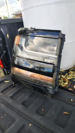 2017 Chevy 1500 Z71 Left Headlight