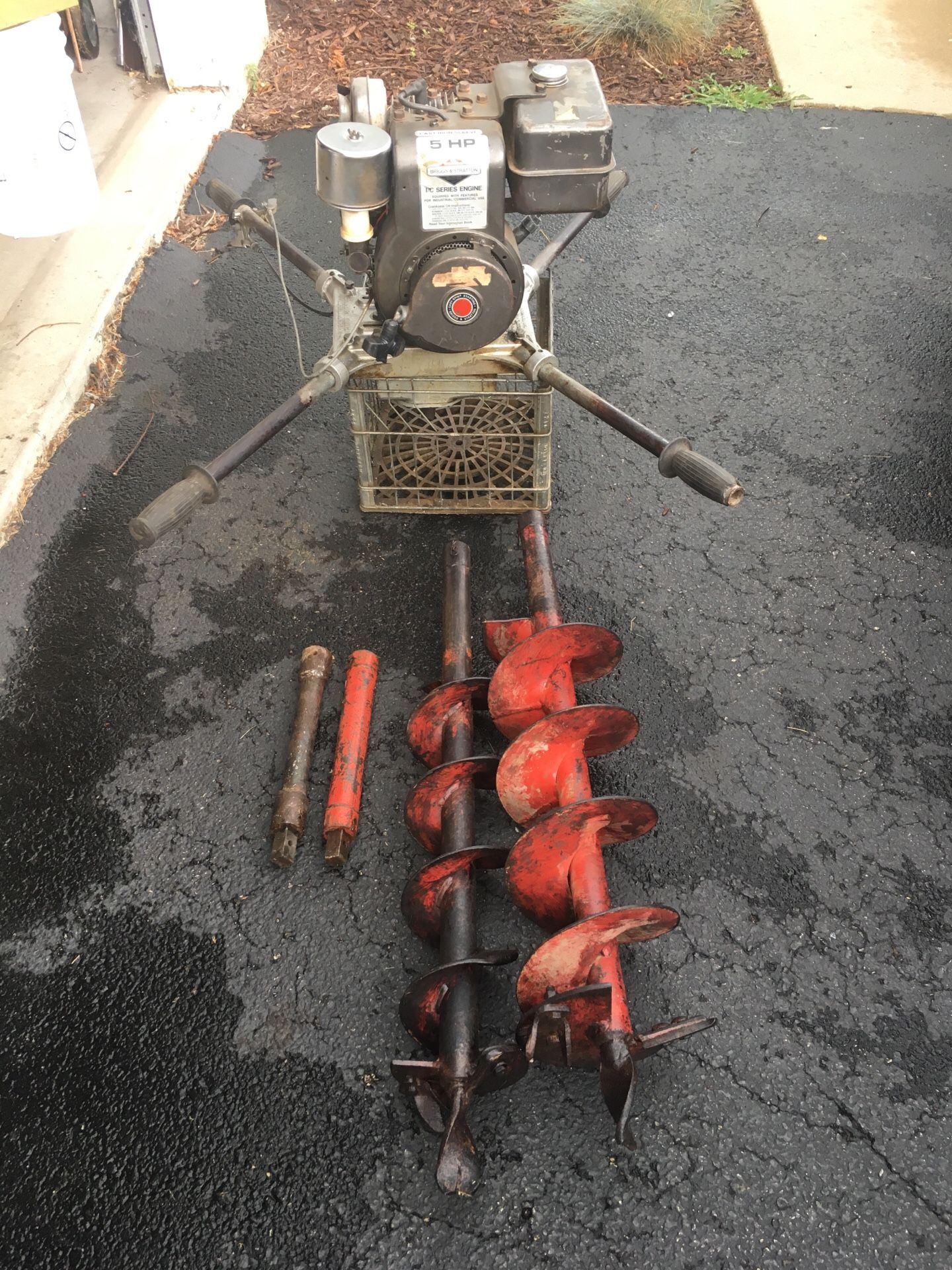 Ground hog earth drill 5hp Briggs & Stratton powered 2 man auger post hole digger