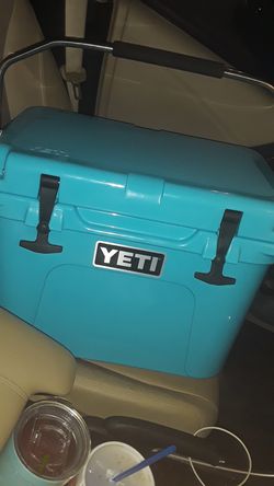 LIMITED EDITION Reef Blue Yeti Roadie 20 Cooler with 4 lb. Yeti