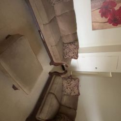 3 Piece Sofa Set Plus A Rug Match The Pillow 