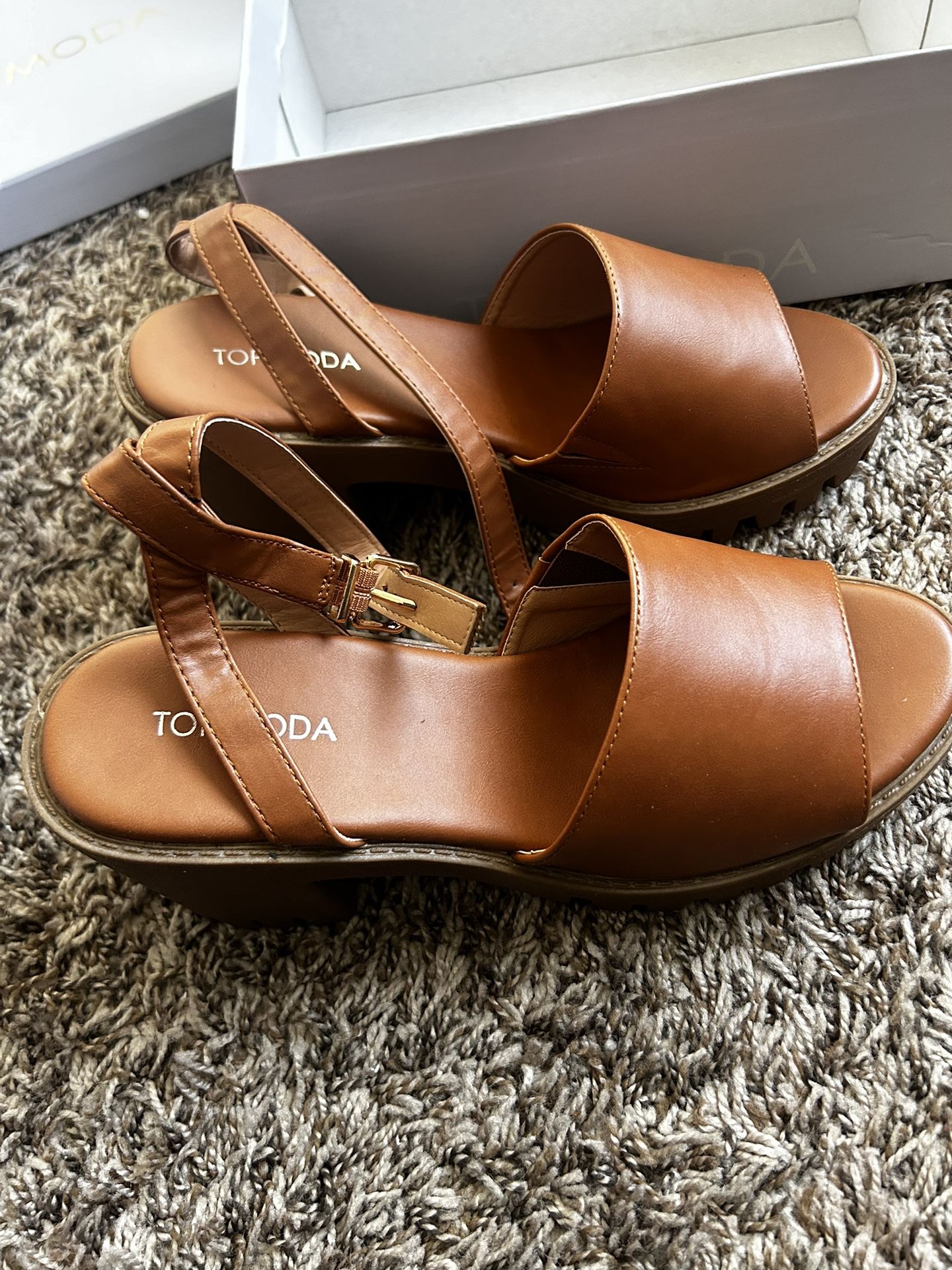 NEW Top Moda Women’s Tan Sandals – Size 8.5