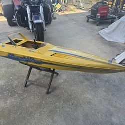 275  Boat A Scale W Gas Motor 