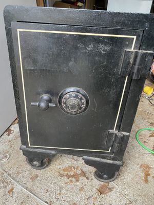 Photo Antique Safe with American Flag / Eagle on sides.