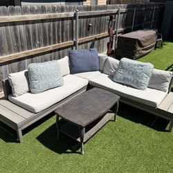 Outdoor 5 person patio couch set with table, extra cushions and tarp. Size: 94” L x 26” H *SEE NOTE*