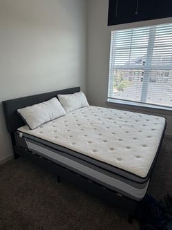 King Size 12-Inch Hybrid Mattress with 2 Pillows & 2 Sheet Sets