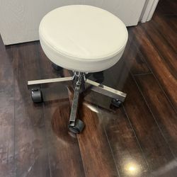 Pedicure Stool Open Box Or New In Box