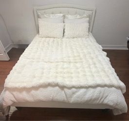Full Size  Bed  Upholstered  with Mattress