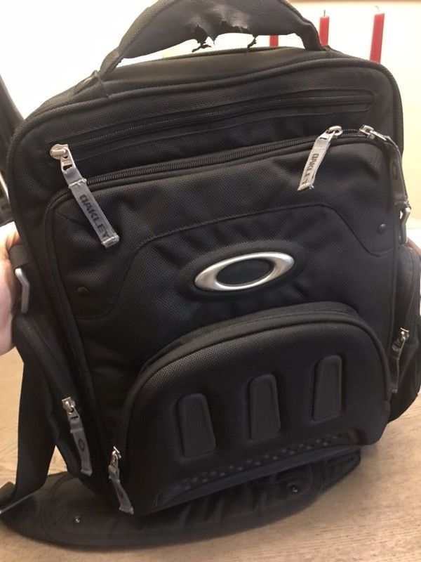 Oakley Vertical Messenger 2.0 Bag