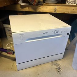 Compact Countertop Dishwasher - Danby 6 Place Setting DDW621WDB 