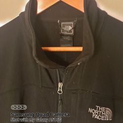The NORTH FACE BLACK MENS MEDIUM Full Zip Soft Shell