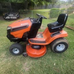Husqvarna Riding Mower Run&Cut Like New 