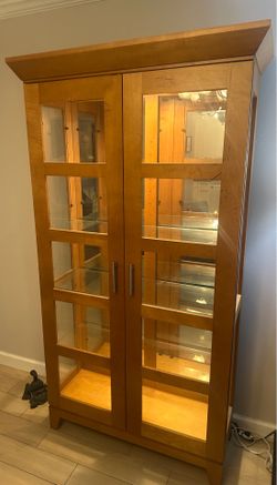 Lighted Curio cabinet