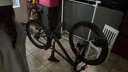 Good huffy mountain bike one flat tire only rode 2 times