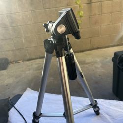 Camera / Phone Tripod – Adjustable Aluminum Stand