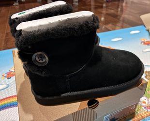 Koolaburra Ugg Boots (Big Kid Size 4)-NEW