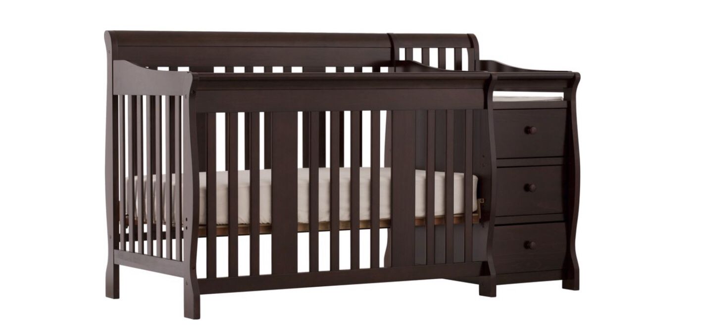 Baby crib with changing table and drawers and converts