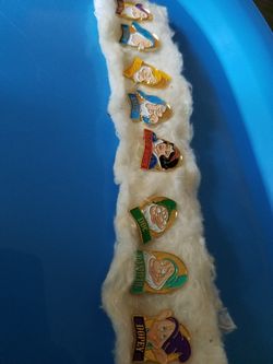 Disney collect Pins of Snow White & the 7 Drawfs!