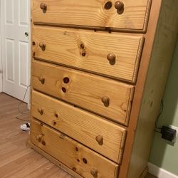 5 Drawer Dresser And Queen Wood Bed Frame 