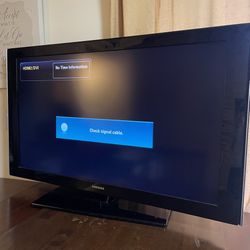 Samsung 46″ Full HD 1080p LCD TV – Great Condition + Swivel Stand