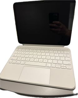 📱 iPad 10th Gen (A2696) 64GB + Apple Magic Keyboard Folio 