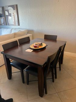 Dining Room Table and 6 Chairs