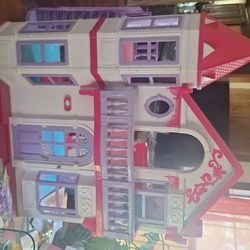 Barbies Dream house