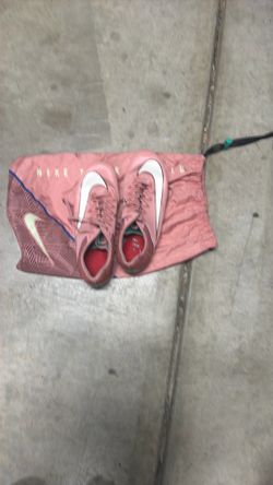 Track shoes