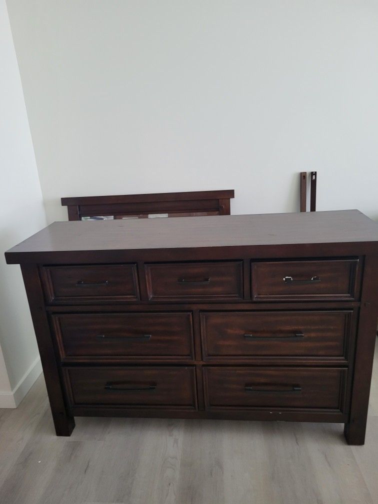 7-door Dresser with mirror