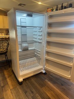 CLEAN!! Large 20 cubic Upright Freezer