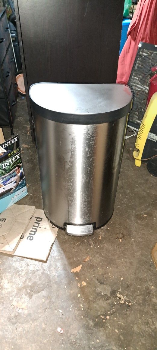 Garbage Can  13 Gallon 