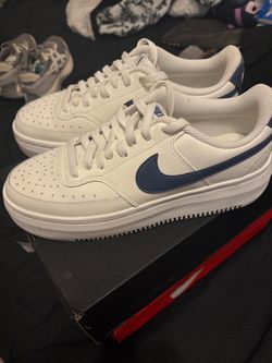 Nike Low-Top Sneakers White and Blue