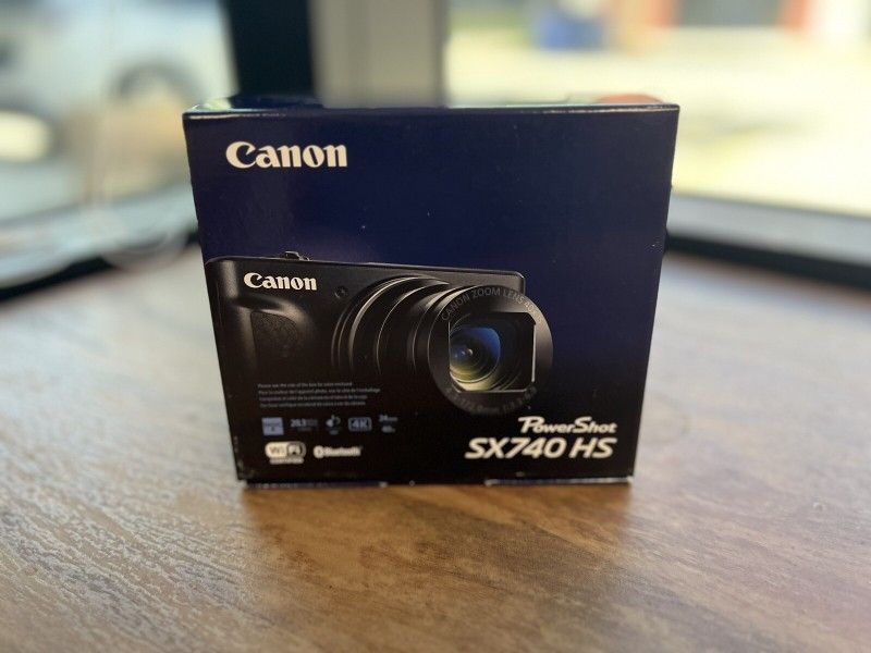 Canon PowerShot SX740 HS Digital Camera (Black) 2955C001 New in Box