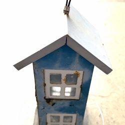 Vintage metal birdfeeder, lots of PaTina