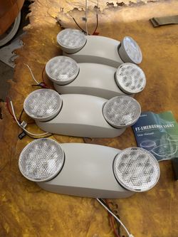 Emergency light fixture