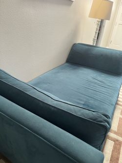 Lounge with two pillows