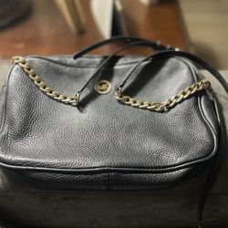Used Black Purse But In Good Condition 
