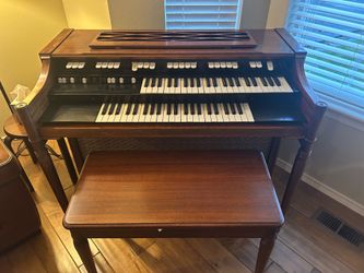 Hammond M-100 Spinet Organ