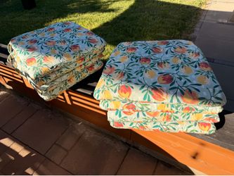 8 patio cushions 20x19”