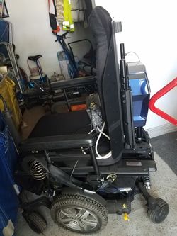 Quantum edge 2.0 motorized wheelchair