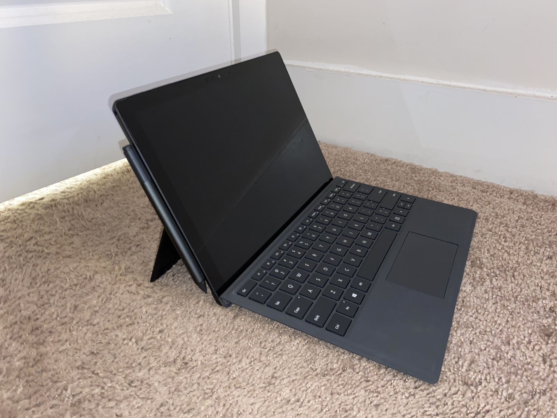 Surface Pro 6 w/ Keyboard, Pen And Charger