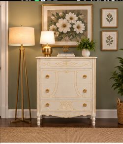 💥Stunning Solid Wood dresser 💥
This gorgeous solid wood dresser is the perfect blend of timeless elegance and classic French Provincial charm. Feat