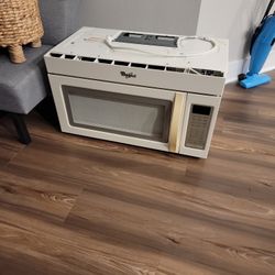 Huge & Strong Microwave 