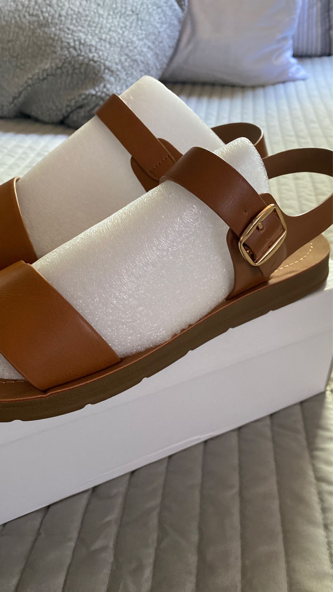 Women”s Ankle Strap Size 10 Sandals BRAND NEW!!