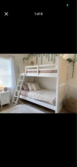 Twin bunk beds
